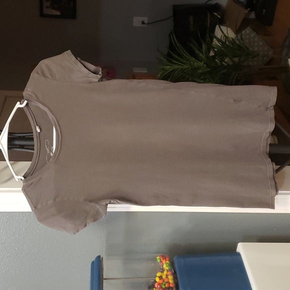 S Classic Solid Short Sleeve Tee. - Picture 1 of 5